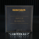 Een geraffineerde verpakking met het label 'HANATABA Original Water Bubbles' met de tekst '1 BAG = 4L', vergezeld van transparante waterbellen aan de voorkant, ontworpen om bloemstukken te verfraaien.